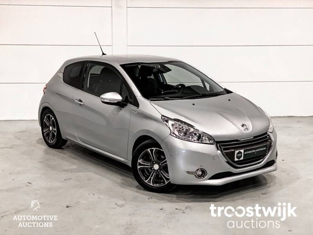 Peugeot 208 1.2 VTi Envy Car