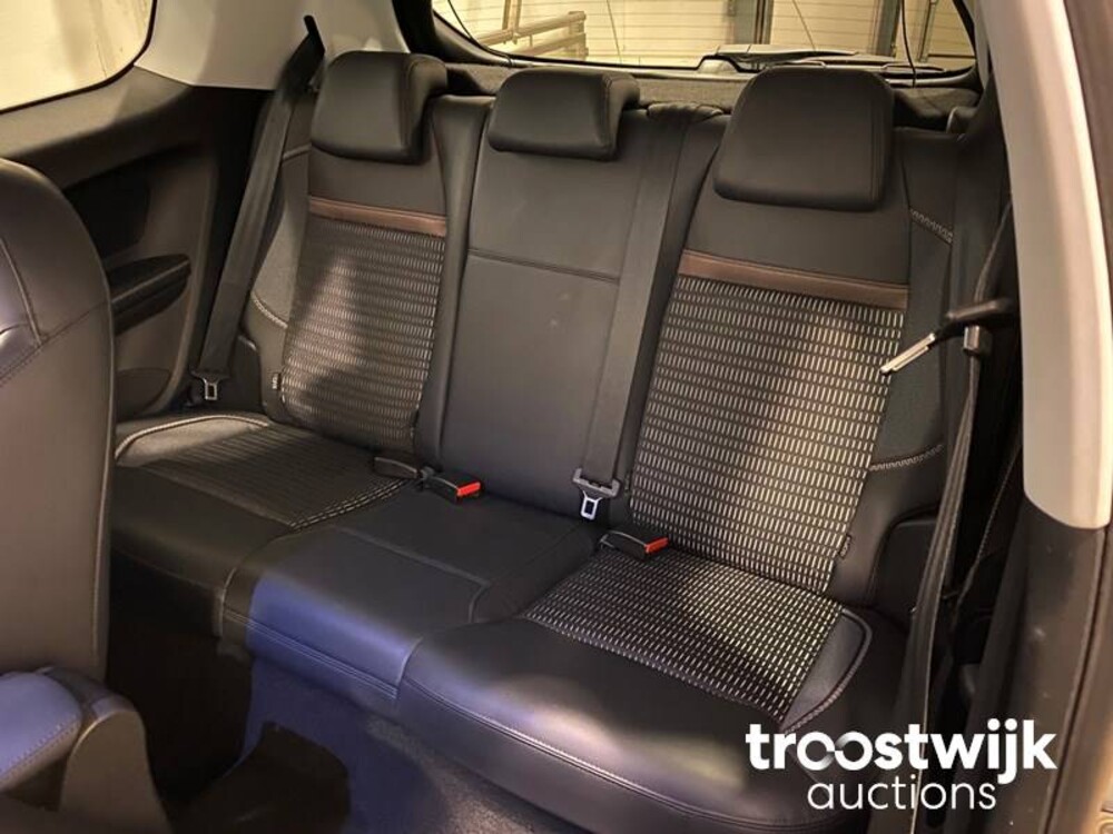 Peugeot 208 1.2 VTi Envy Car