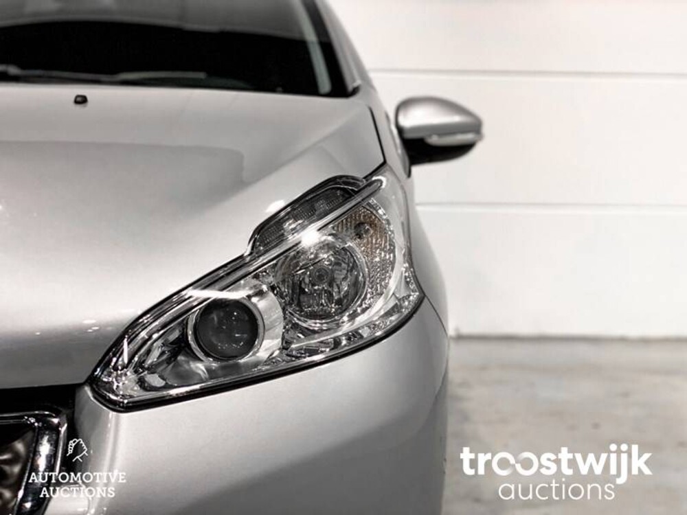 Peugeot 208 1.2 VTi Envy Car