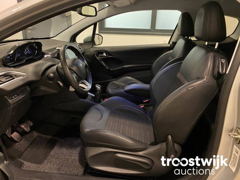 Peugeot 208 1.2 VTi Envy Car