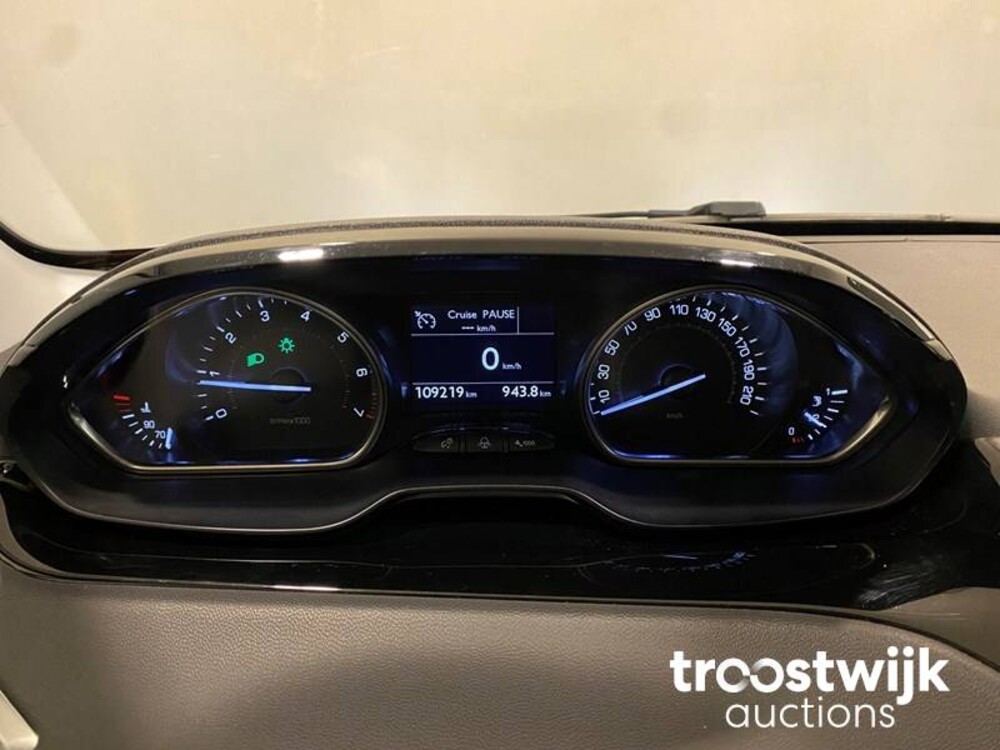 Peugeot 208 1.2 VTi Envy Car