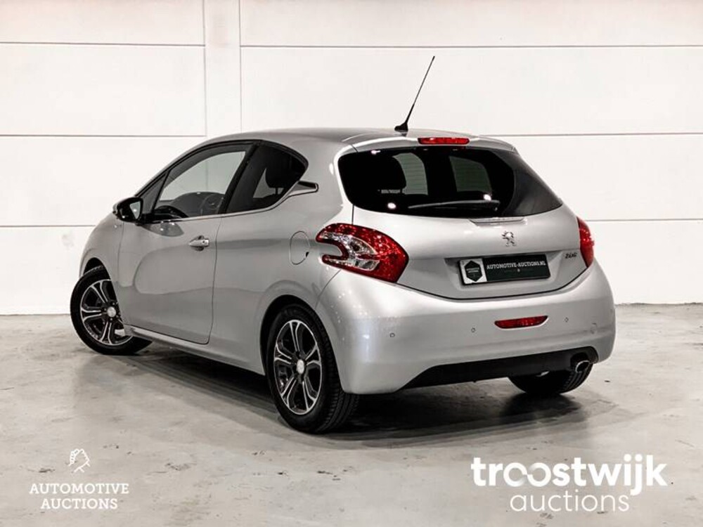 Peugeot 208 1.2 VTi Envy Car