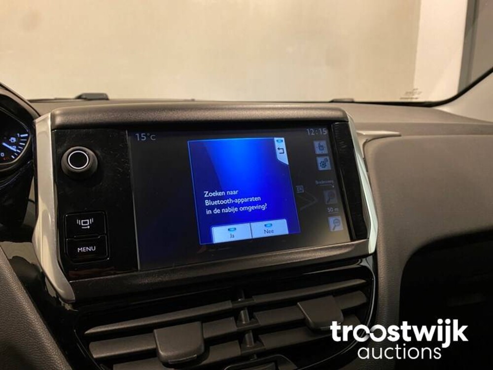 Peugeot 208 1.2 VTi Envy Car