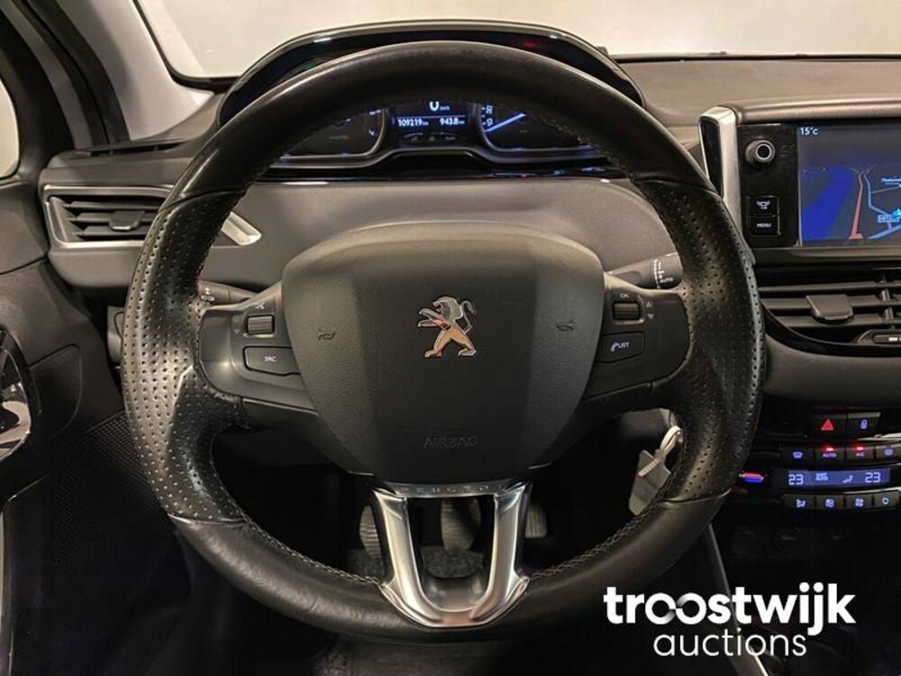 Peugeot 208 1.2 VTi Envy Car