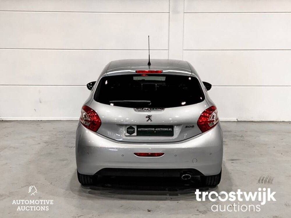 Peugeot 208 1.2 VTi Envy Car