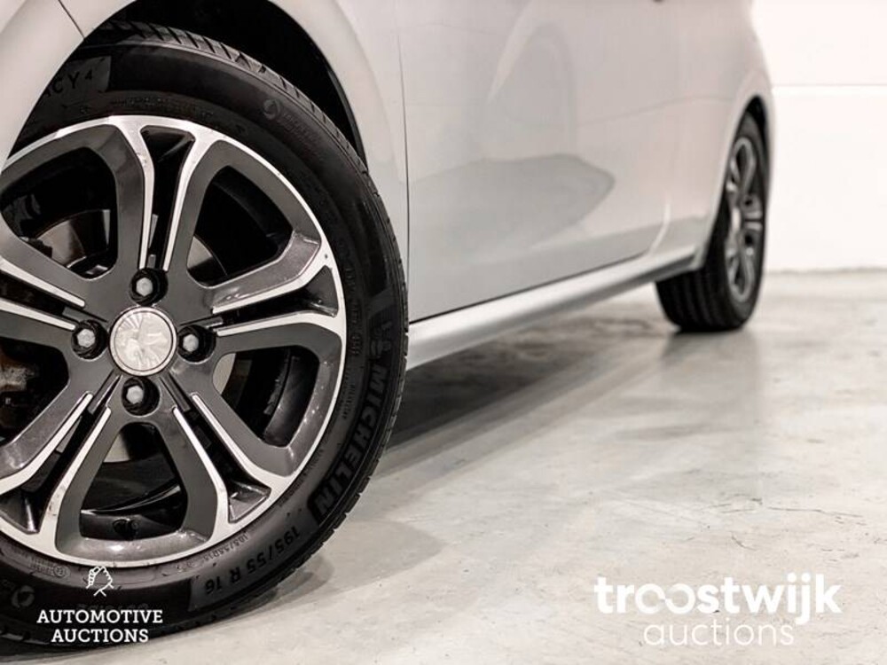 Peugeot 208 1.2 VTi Envy Car