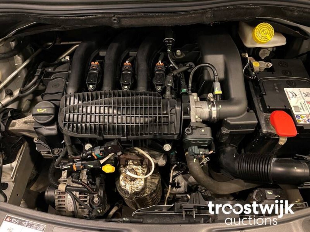 Peugeot 208 1.2 VTi Envy Car