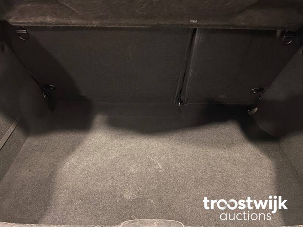 Peugeot 208 1.2 VTi Envy Car