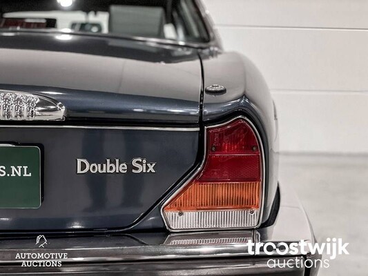 Daimler Double Six 6.0 V12 Serie 3 Car