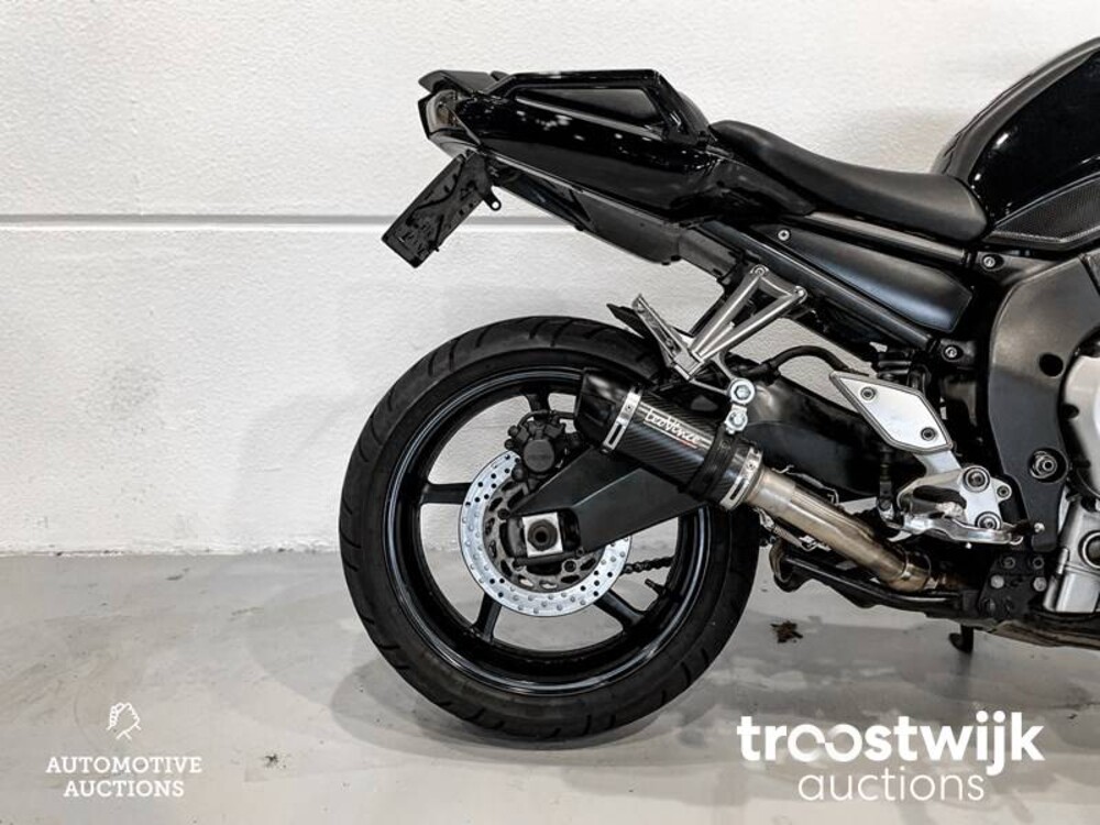 Yamaha Tour FZ1 Fazer Motorcycle