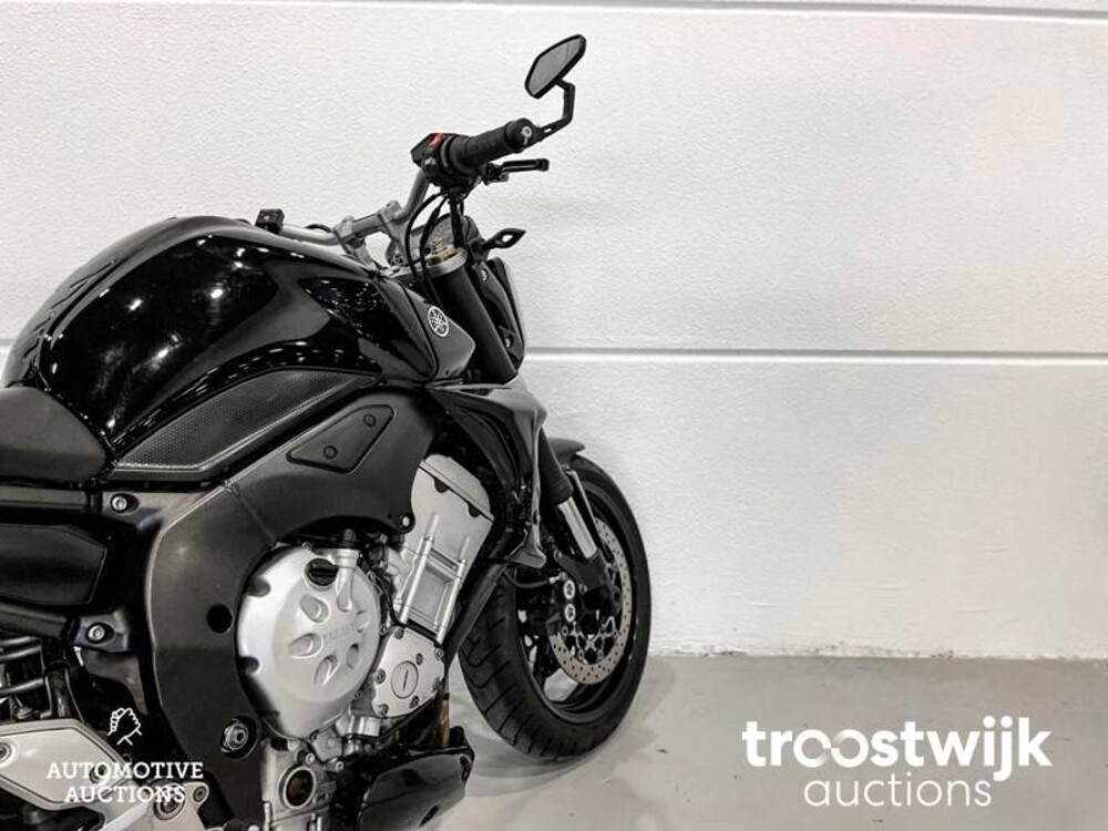 Yamaha Tour FZ1 Fazer Motorcycle