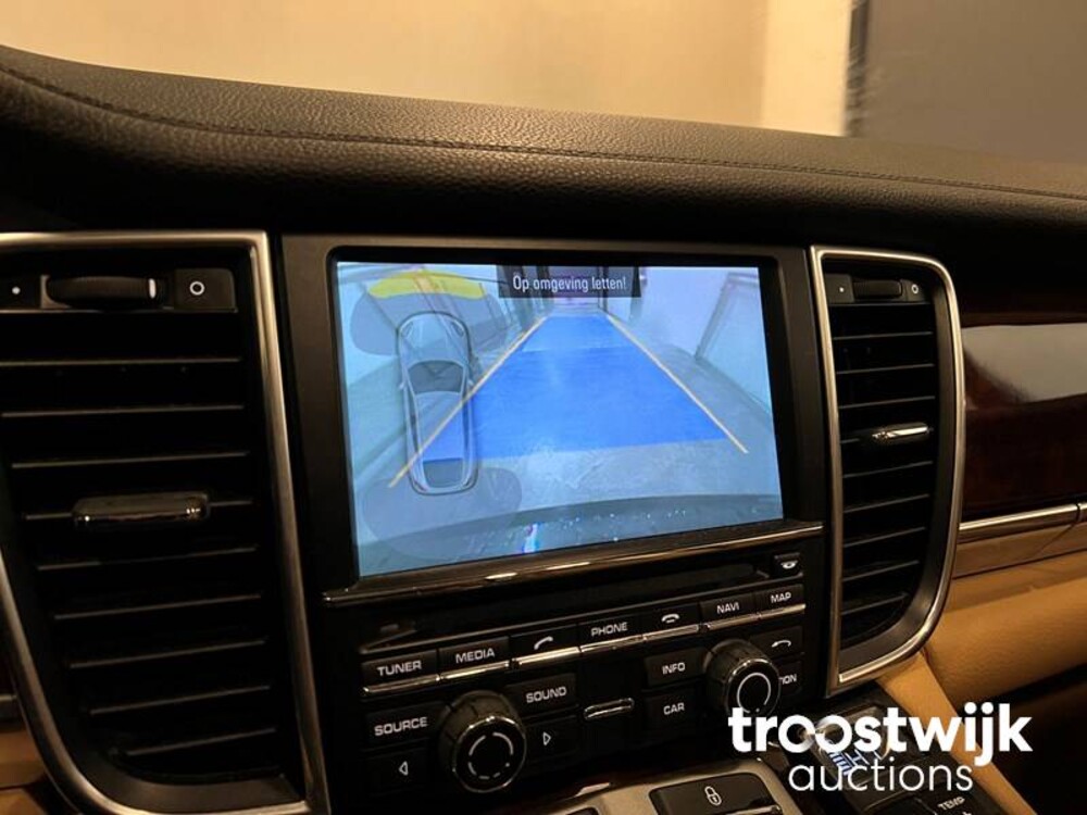 Porsche Panamera 3.6 Platinum Edition Car