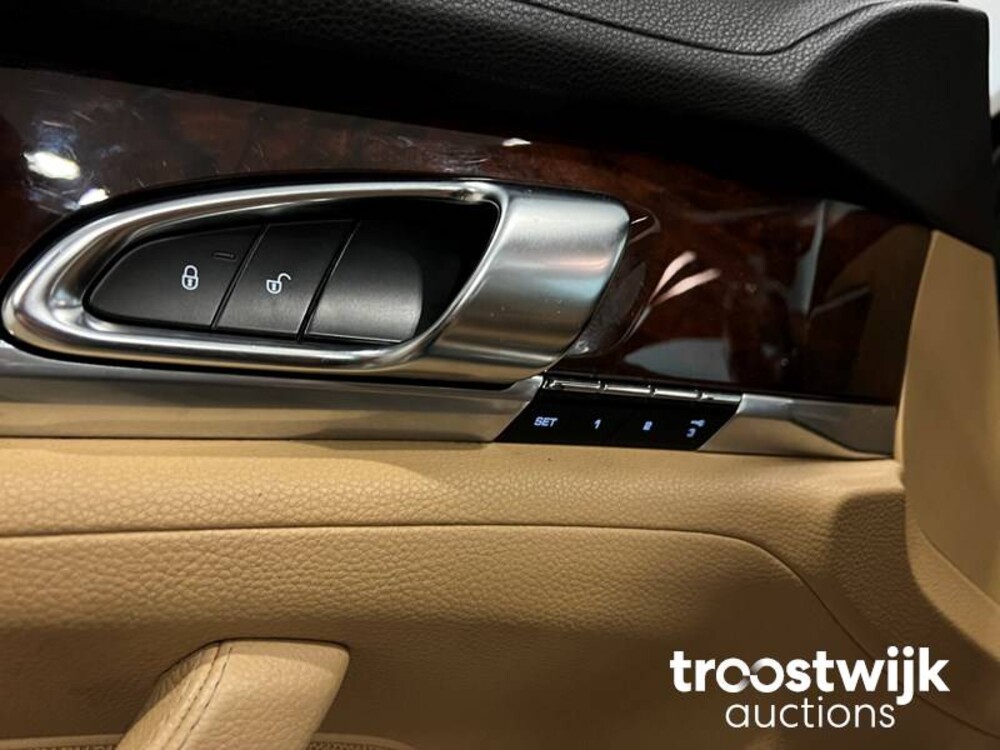 Porsche Panamera 3.6 Platinum Edition Car