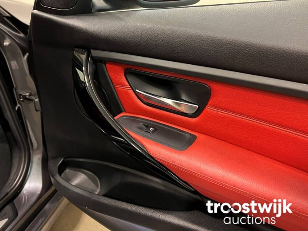 BMW 320i Executive Sportline Car