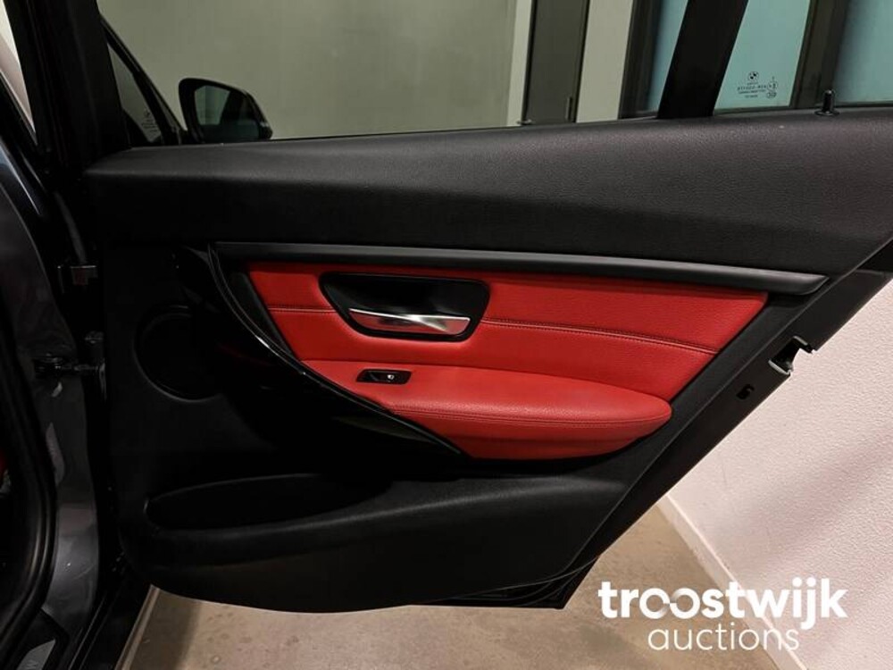 BMW 320i Executive Sportline Car