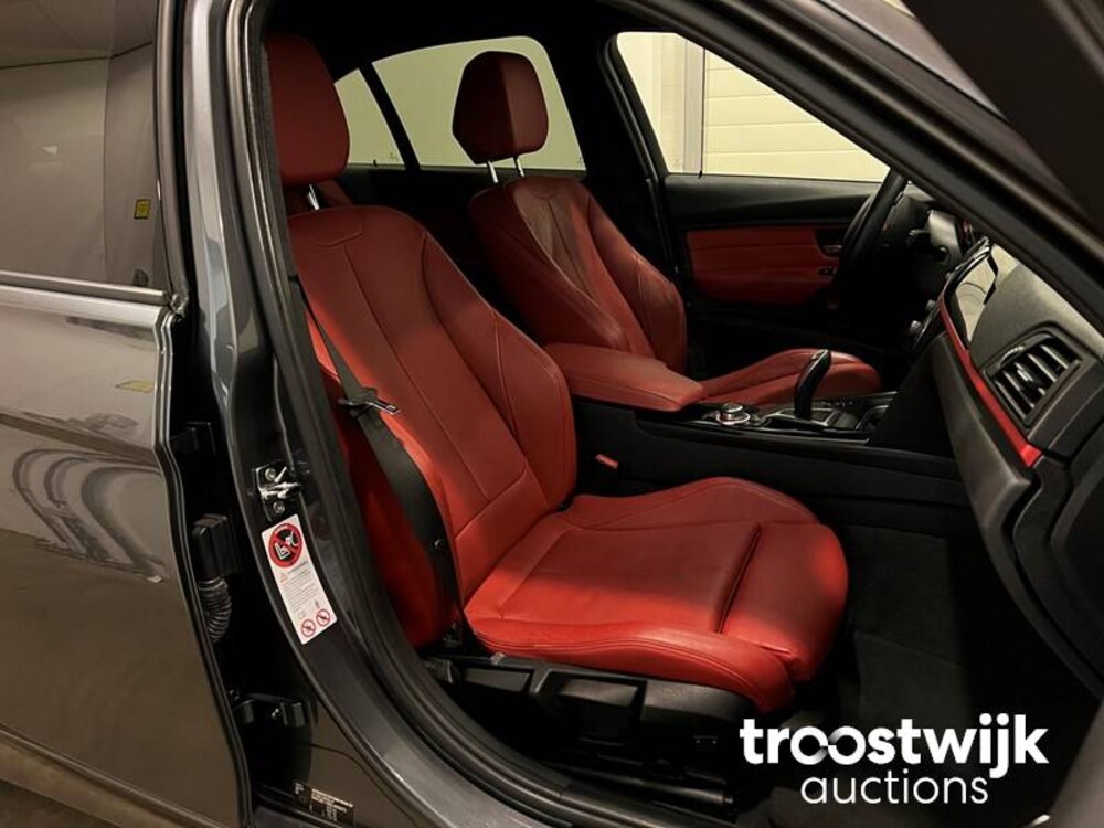 BMW 320i Executive Sportline Car