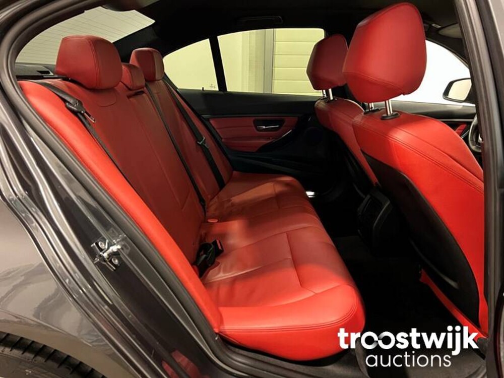 BMW 320i Executive Sportline Car