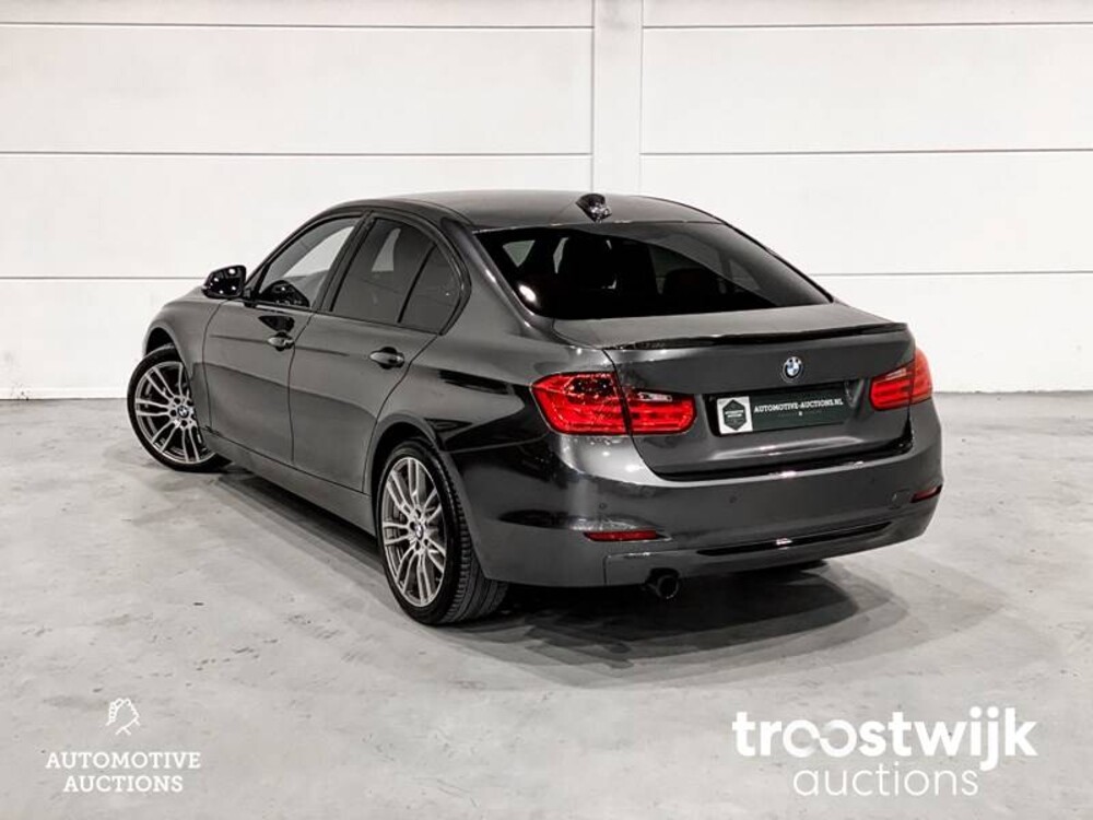 BMW 320i Executive Sportline Car