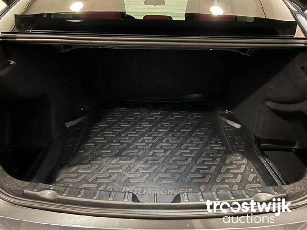 BMW 320i Executive Sportline Car