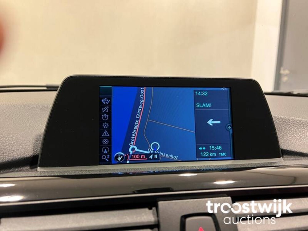 BMW 320i Executive Sportline Car