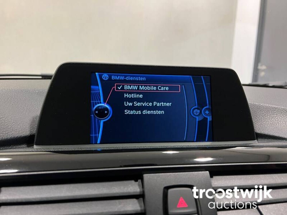 BMW 320i Executive Sportline Car