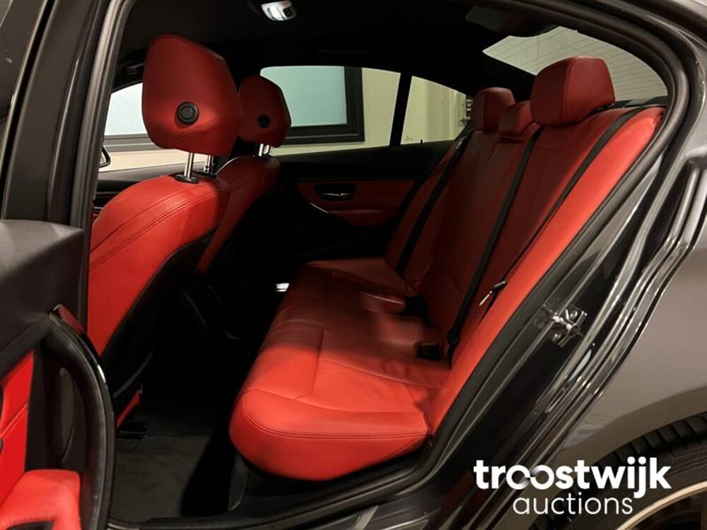 BMW 320i Executive Sportline Car