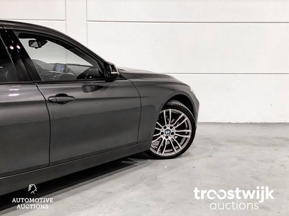 BMW 320i Executive Sportline Car