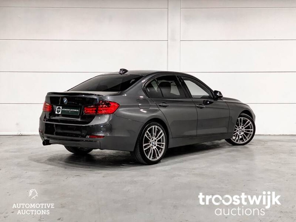 BMW 320i Executive Sportline Car