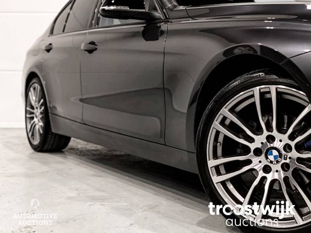 BMW 320i Executive Sportline Car