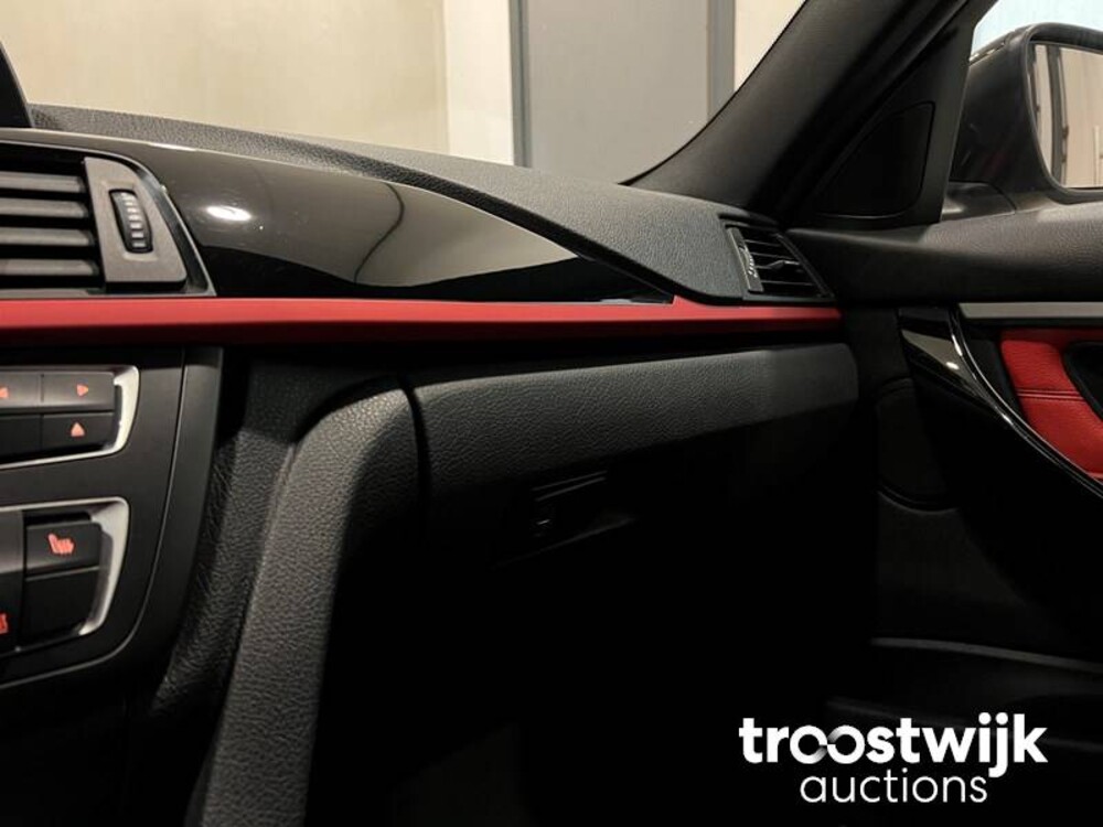 BMW 320i Executive Sportline Car