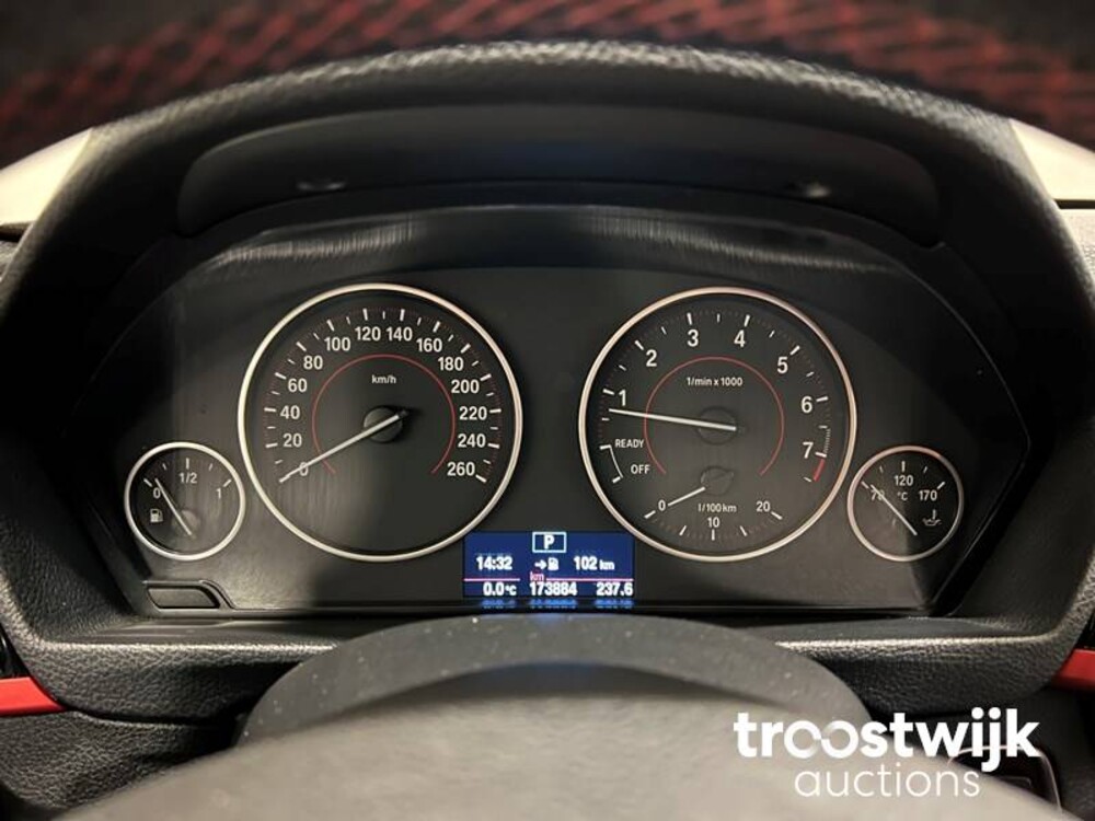 BMW 320i Executive Sportline Car