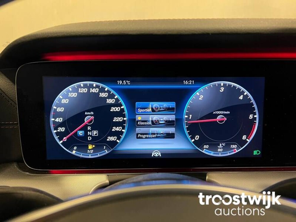 Mercedes-Benz E220d AMG Coupé Car