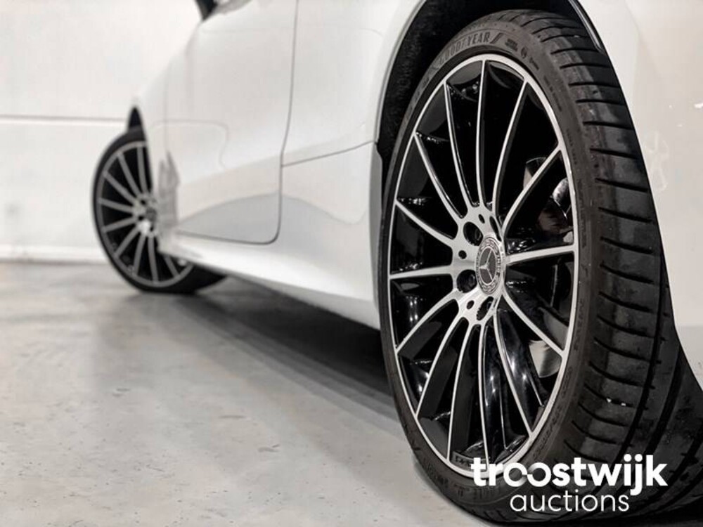 Mercedes-Benz E220d AMG Coupé Car