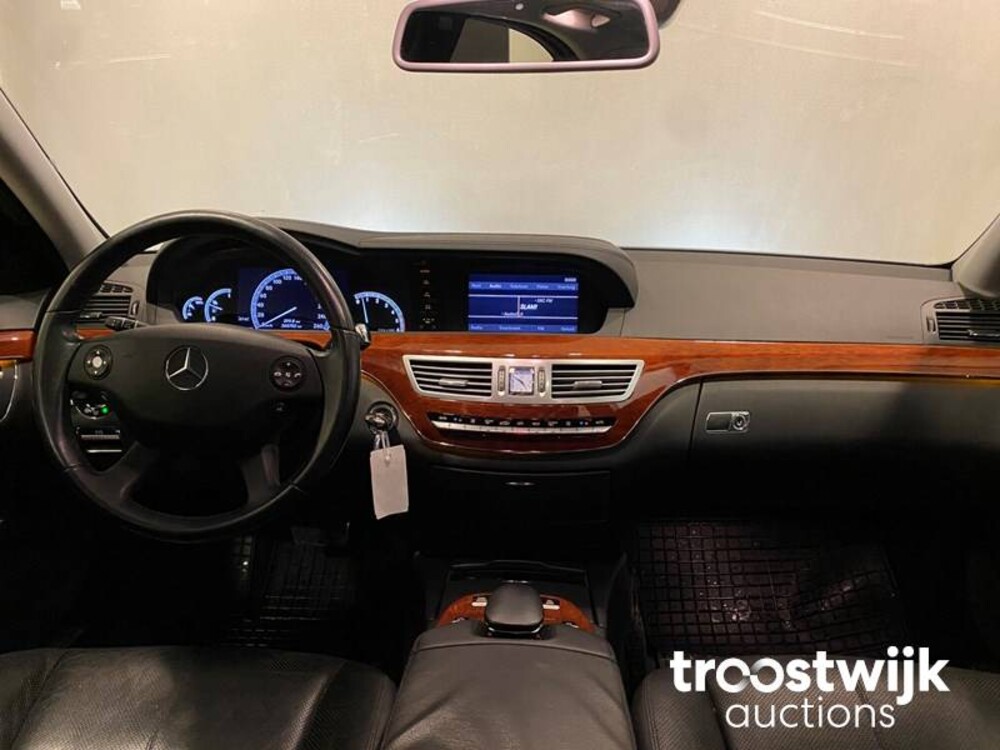 Mercedes-Benz S420 4.0 V8 CDI Car