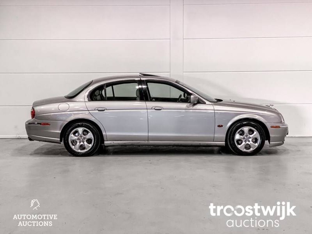 Jaguar S-type Executive 2.5 V6 Car