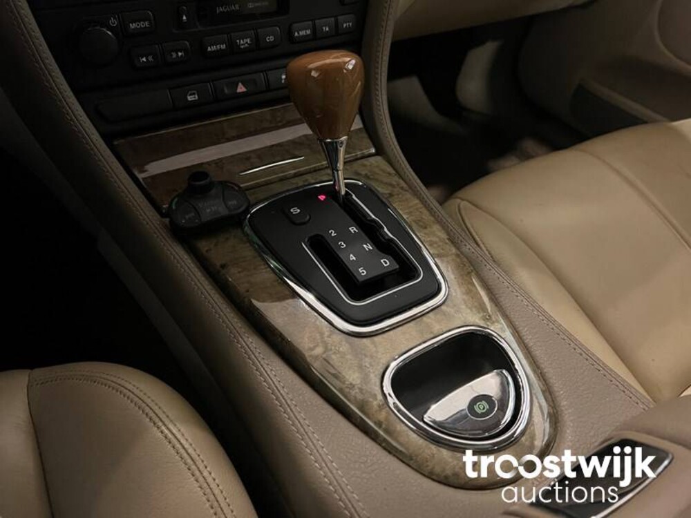 Jaguar S-type Executive 2.5 V6 Car