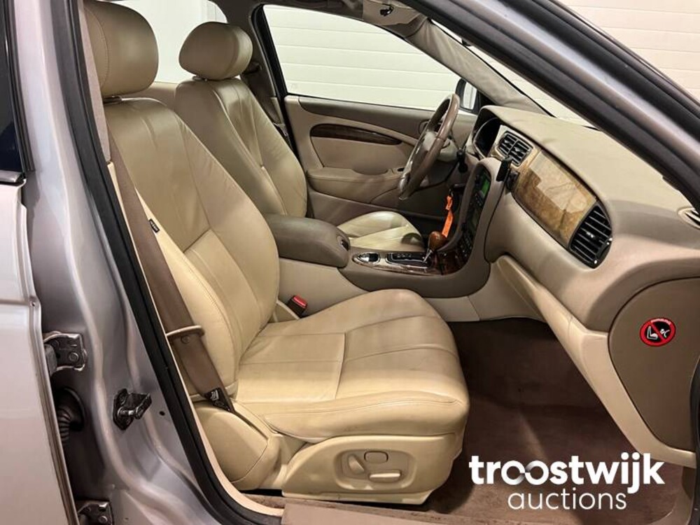 Jaguar S-type Executive 2.5 V6 Car