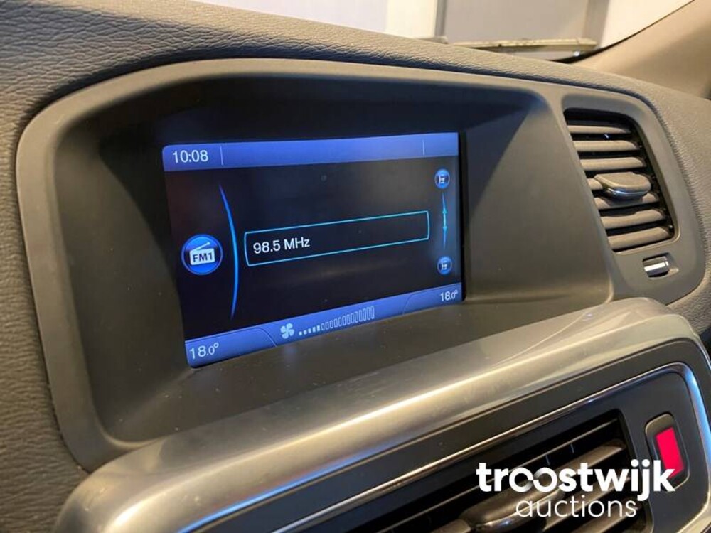 Volvo V60 1.6 T3 R-Design Car