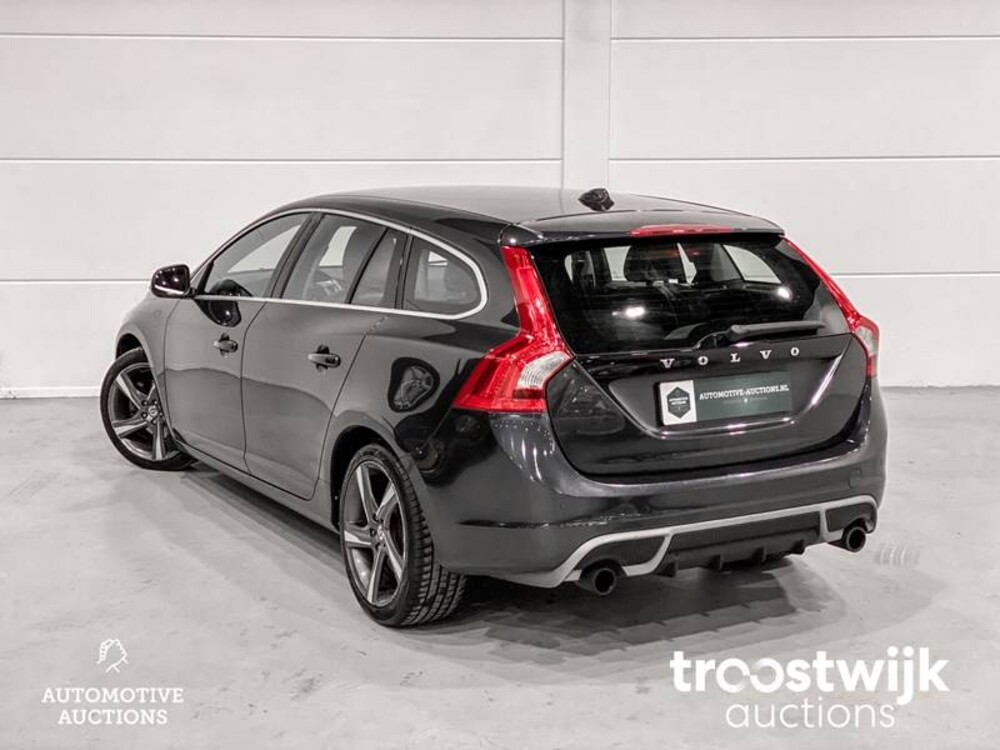 Volvo V60 1.6 T3 R-Design Car