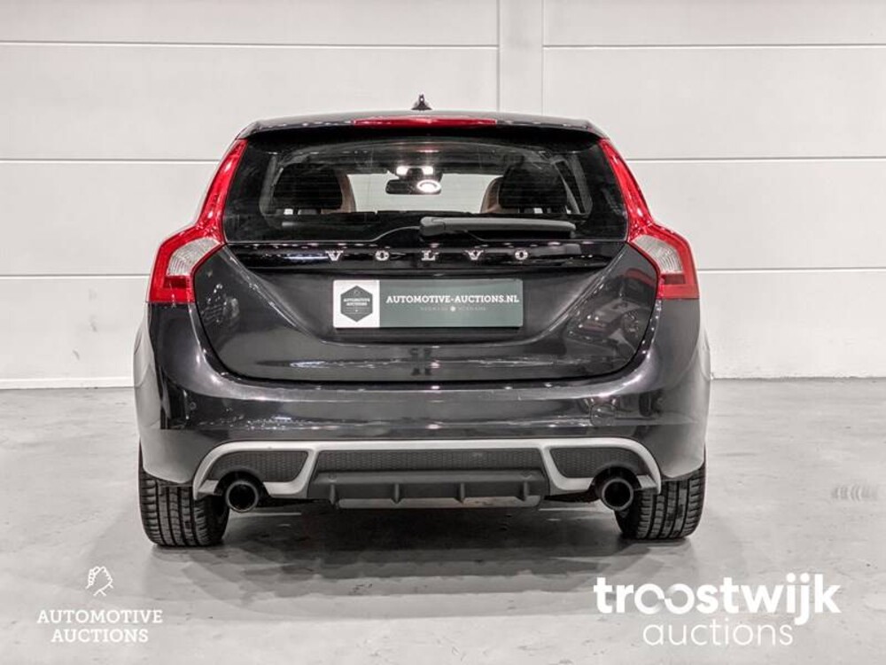 Volvo V60 1.6 T3 R-Design Car