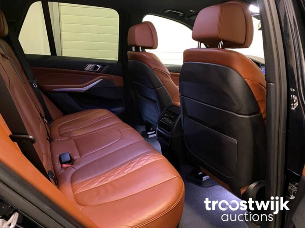 BMW X5 xDrive45e  Car