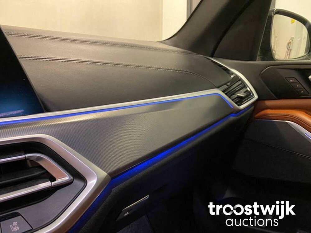 BMW X5 xDrive45e  Car