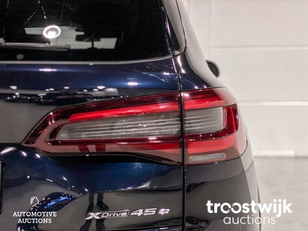 BMW X5 xDrive45e  Car
