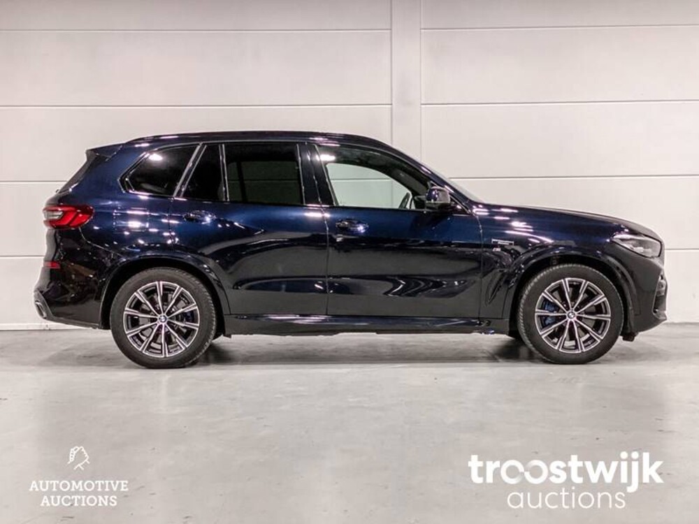 BMW X5 xDrive45e  Car