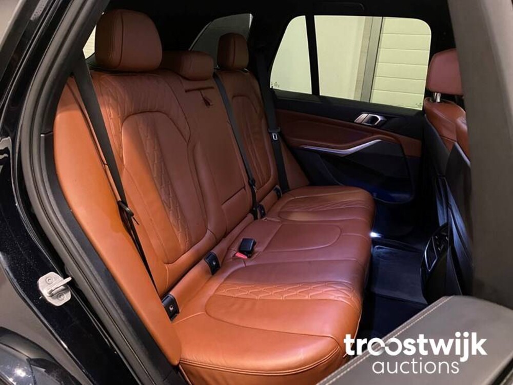 BMW X5 xDrive45e  Car