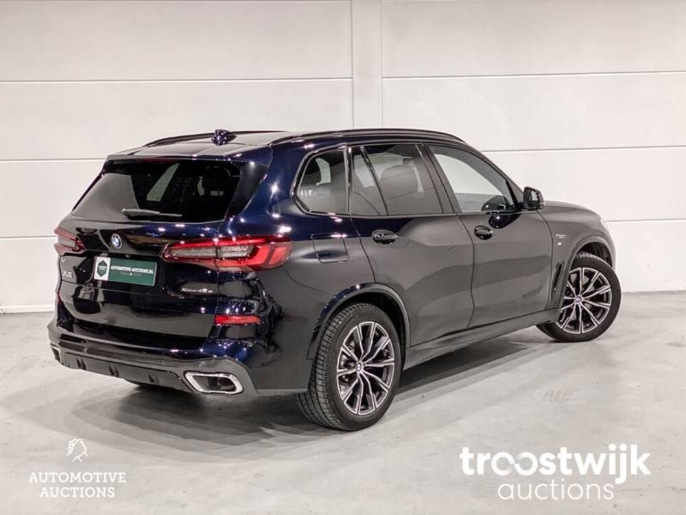 BMW X5 xDrive45e  Car