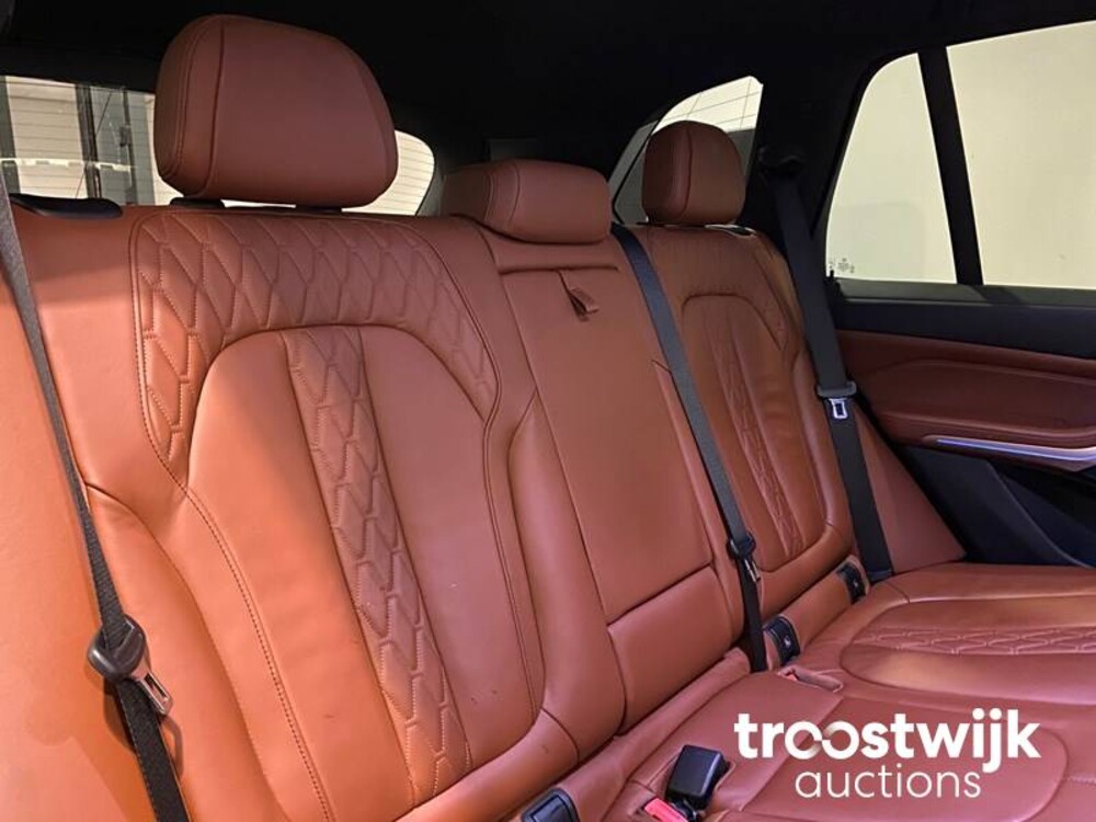 BMW X5 xDrive45e  Car