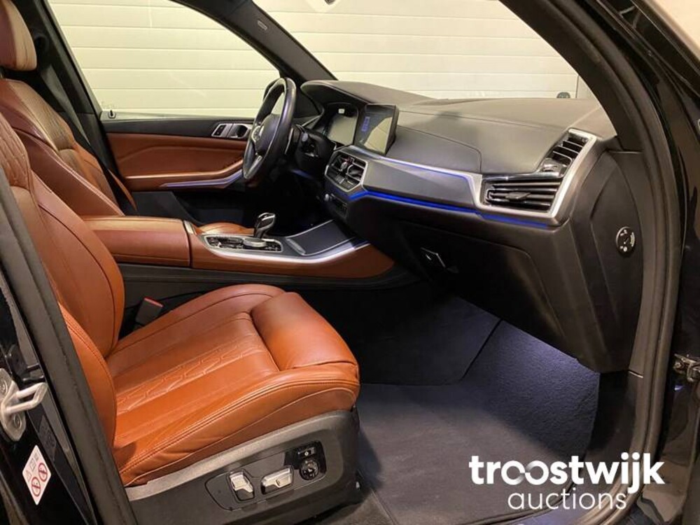 BMW X5 xDrive45e  Car