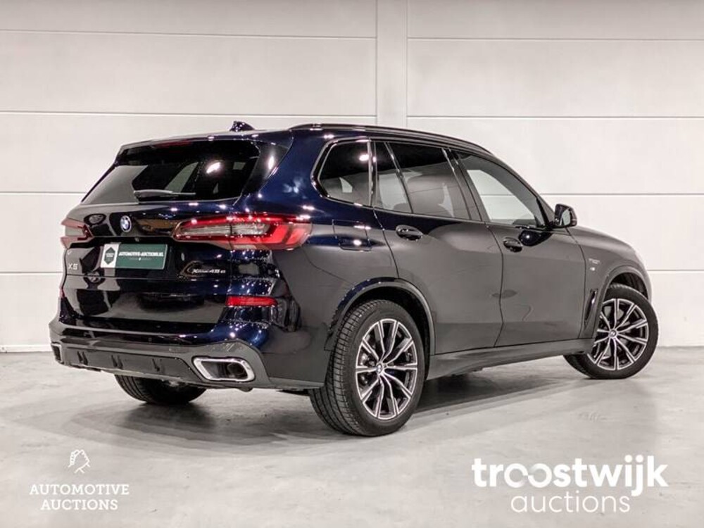 BMW X5 xDrive45e  Car
