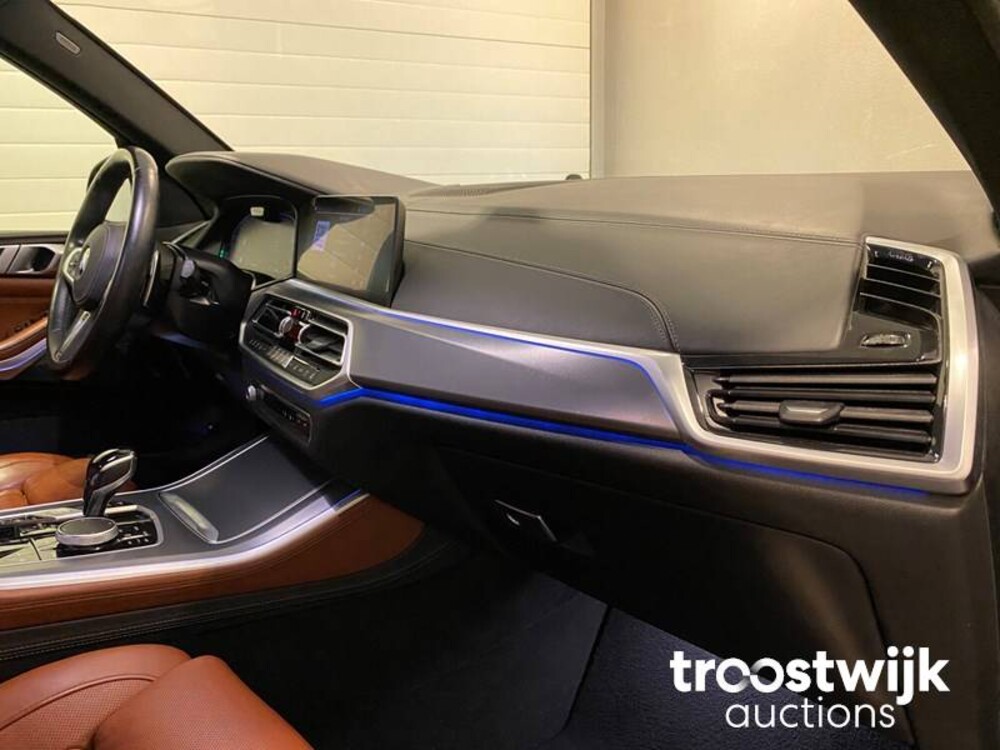 BMW X5 xDrive45e  Car